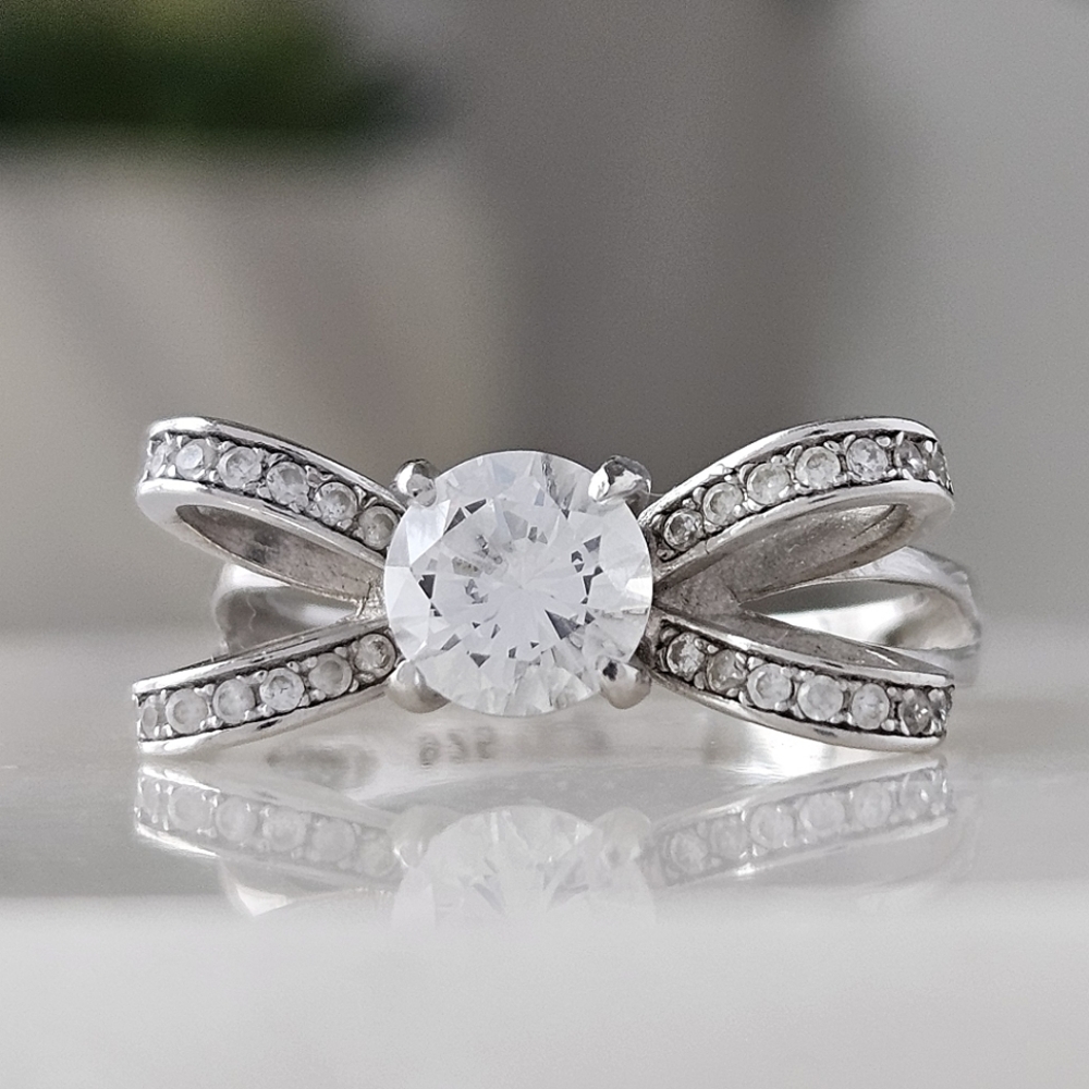 Bow ring with round center gemstone, 925 Sterling Silver Charmed Aroma